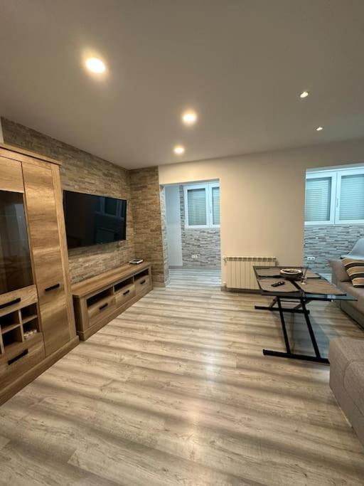 Cozy 1-Bedroom Apartment Madrid Exterior photo